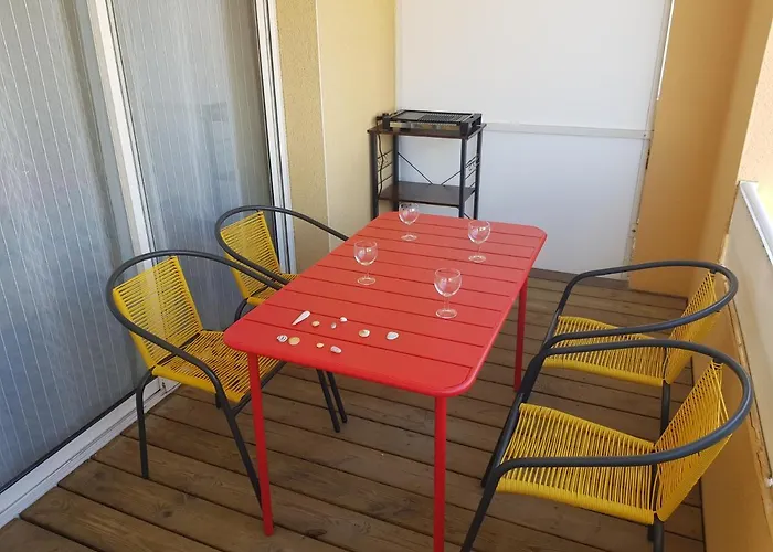 A Moins De 50m De L'ecole De Voile... * La Turballe