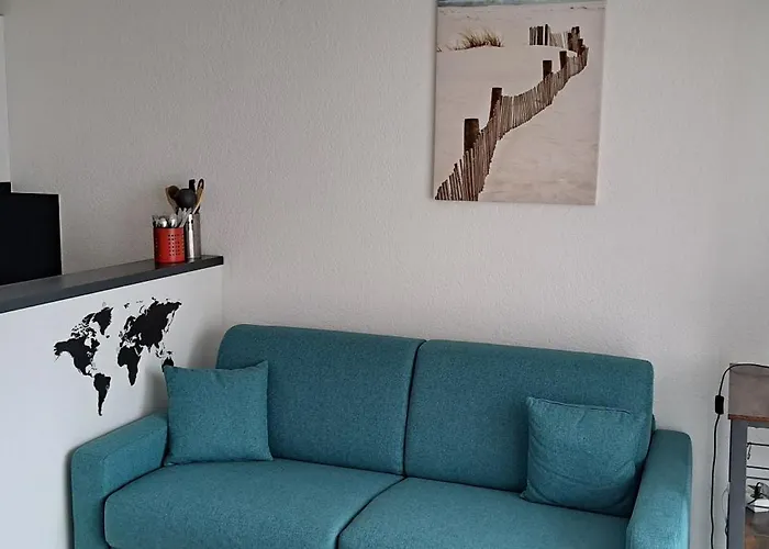 A Moins De 50m De L'ecole De Voile... La Turballe