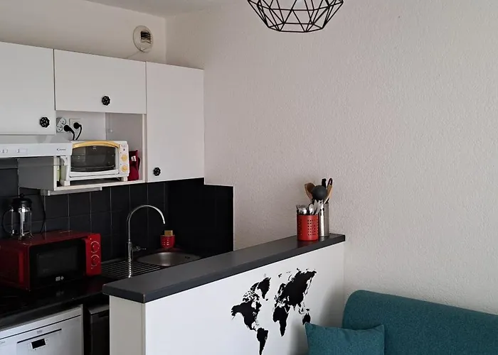 A Moins De 50m De L'ecole De Voile... * La Turballe