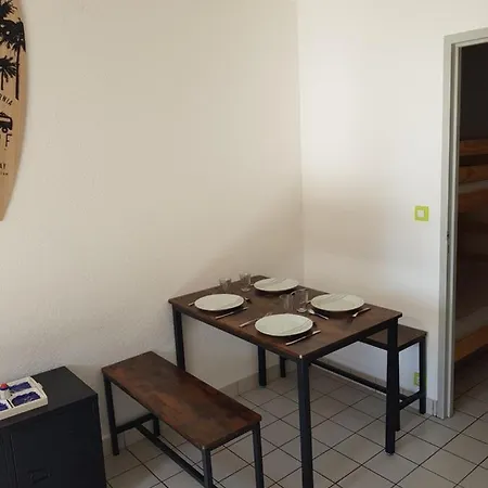 A Moins De 50m De L'ecole De Voile... לה טורבל